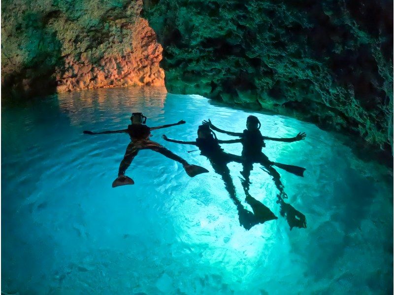 [Okinawa, Onna Village] Blue Cave Snorkeling ♪ A mysterious underwater world adventure! (Easy-to-move boats available / Guides are fully reserved for beginners)の紹介画像