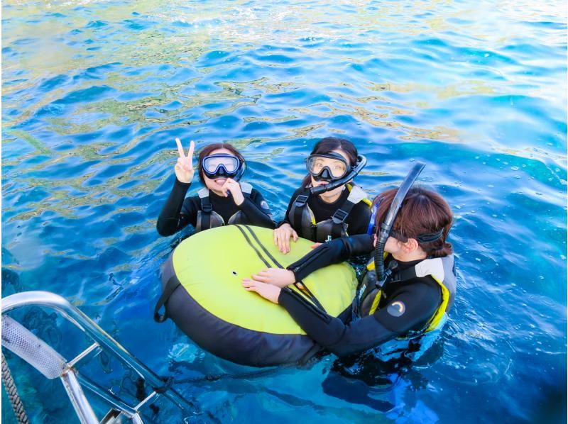 【沖縄・恩納村】青の洞窟シュノーケリング♪叶える、神秘の水中世界への冒険！（移動ラクチンボート開催／ガイド完全貸切で初心者も安心）の紹介画像