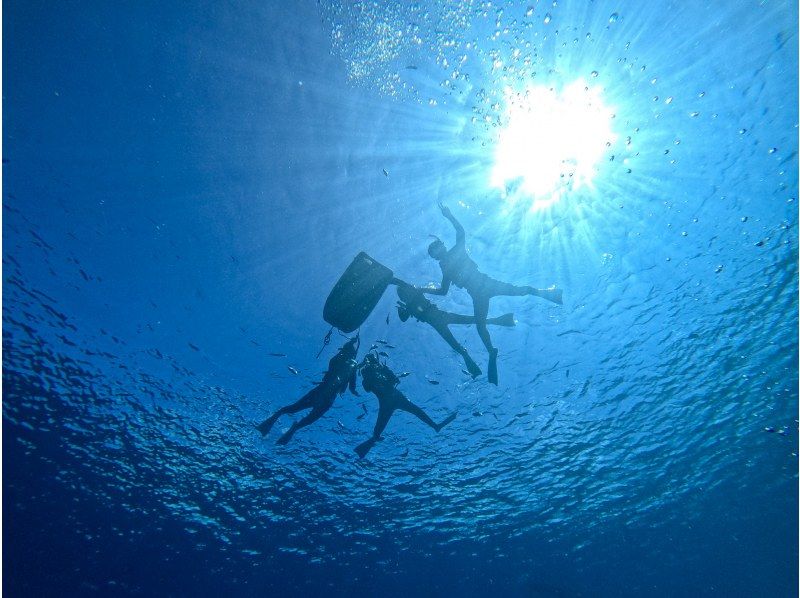 [Okinawa, Onna Village] Blue Cave Snorkeling ♪ A mysterious underwater world adventure! (Easy-to-move boats available / Guides are fully reserved for beginners)の紹介画像