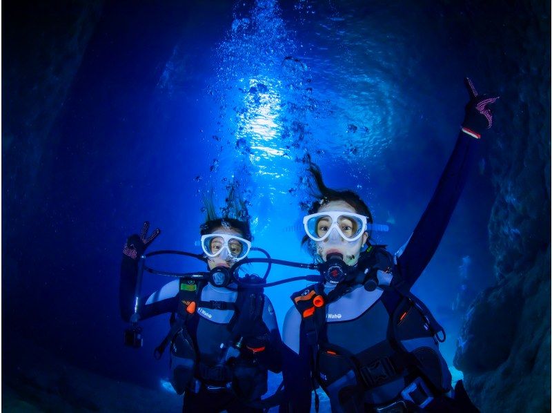 [Okinawa, Onna Village] Experience diving in the mysterious Blue Cave (1 dive, fully chartered guide, easy-to-move boat, guided over 1,500 people last year)の紹介画像