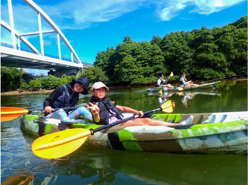 [โอกินาว่า แม่น้ำโอคุบิ] ทัวร์เรือคายัคป่าชายเลน ทริปพายเรือคายัคผจญภัยไปยังแม่น้ำป่าชายเลนกึ่งเขตร้อนและทะเล♪ (พร้อมบริการถ่ายภาพและวิดีโอ)の紹介画像