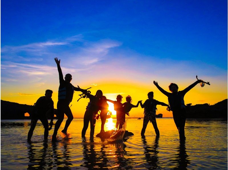 Sunset snorkeling conducted by Okinawa Prefecture company "Adventure Island"