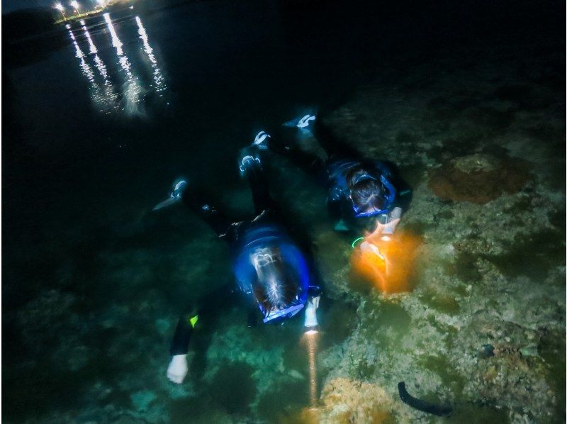 【沖繩恩納村】Noctiluca & Starry night snorkel ★看日落，探索洞穴。星空下閃耀的夜海！ （提供拍照服務）の紹介画像