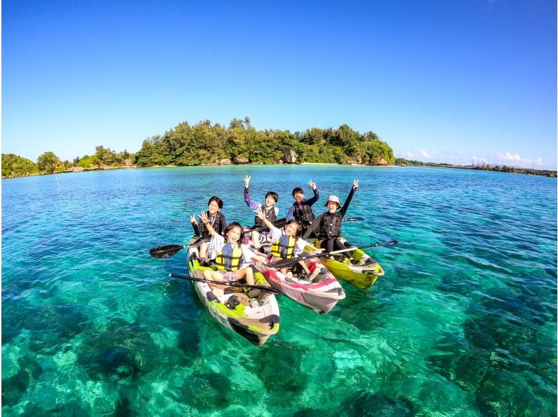 [Onna Village] Uninhabited Island Sea Kayaking & Coral and Tropical Fish Snorkeling (High-quality photography service / Beginner-friendly guide / Feeding experience included)の紹介画像