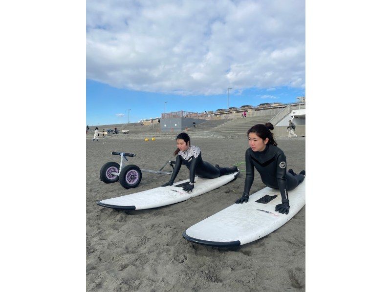 【湘南　江ノ島】1回だと物足りないなと思ったらこちら！サーフィンスクール体験コース【3回】の紹介画像