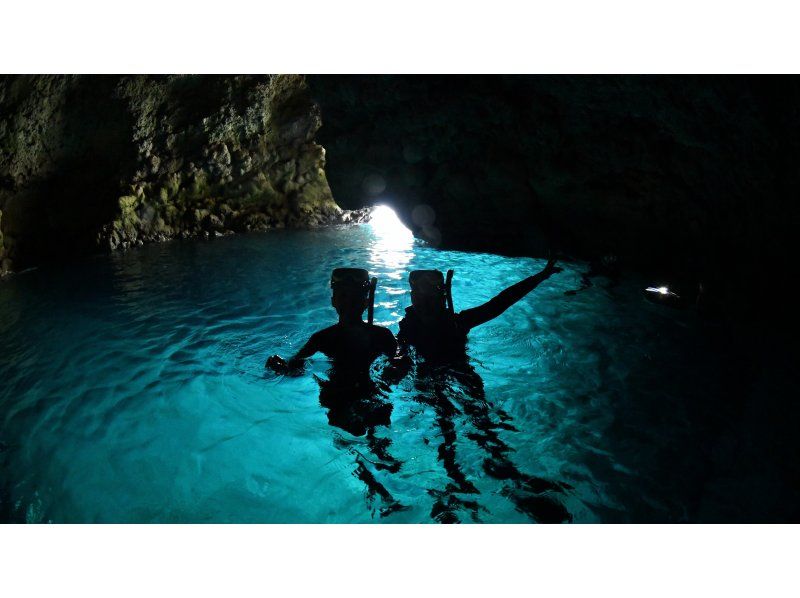 [Blue Cave Snorkeling] Easy boat ride | GoPro high quality video and photos | Unlimited shooting only at our shop | Free shower, shampoo, hair dryer and parkingの紹介画像