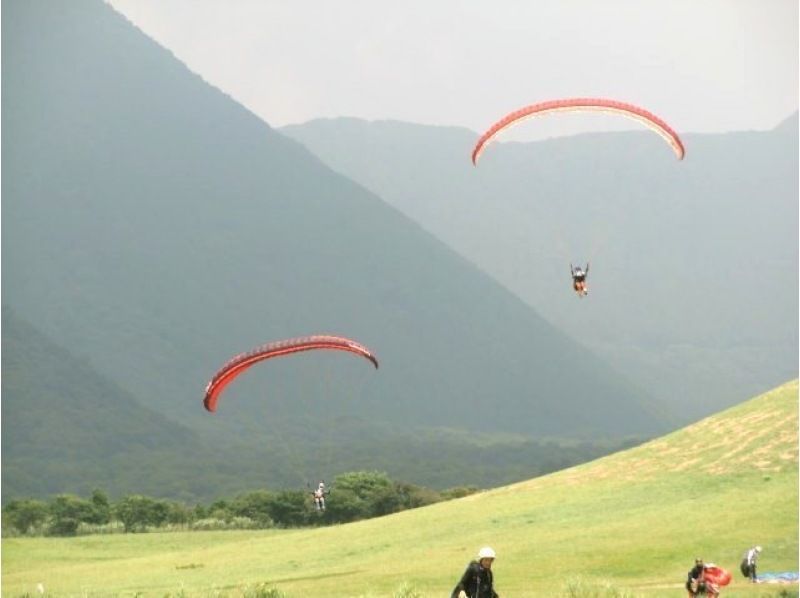 [静冈/富士宫] ★当地优惠券经销商★欢迎初学者！滑翔伞休闲半天体验飞行课程の紹介画像