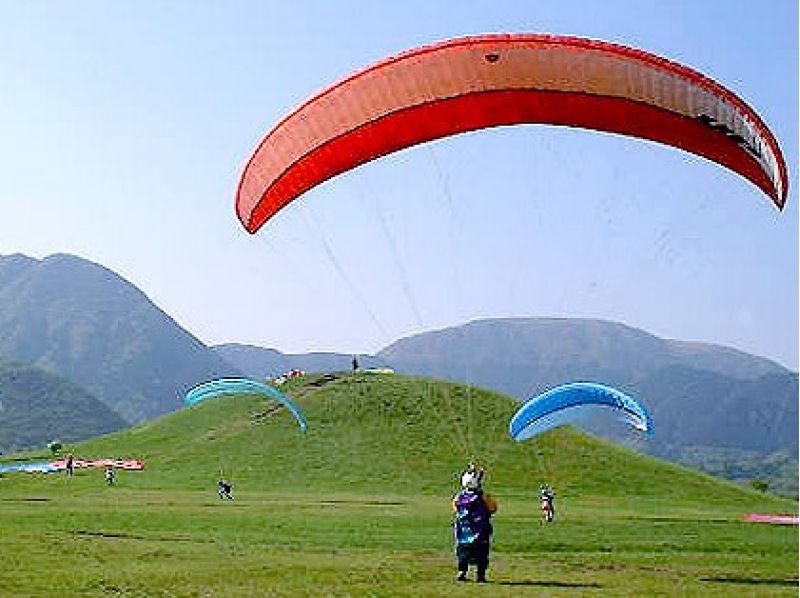 [静冈/富士宫] ★当地优惠券经销商★欢迎初学者！滑翔伞休闲半天体验飞行课程の紹介画像