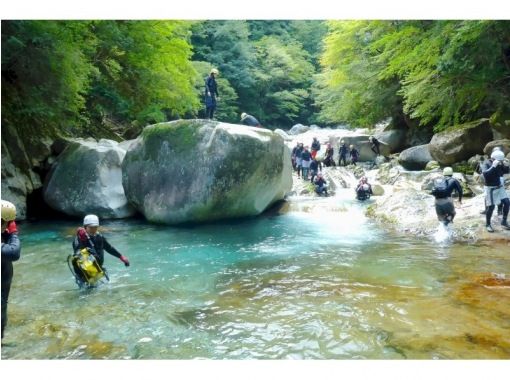 【奈良・キャニオニング】日本有数の蒼く透き通る名水、鬼の住処へ!前鬼川 【奈良・キャニオニング】日本有数の蒼く透き通る名水、鬼の住処へ!前鬼川