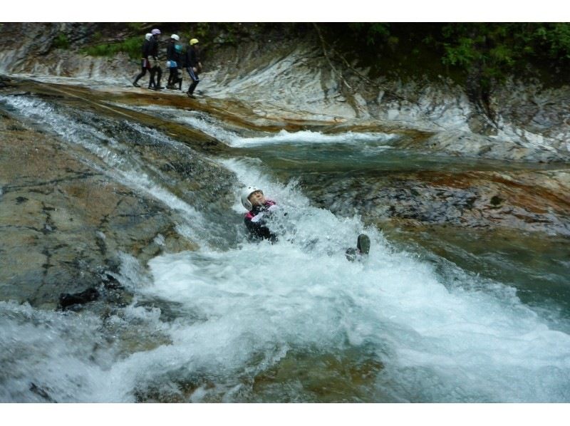[Nara Canyoning] Head to the dwelling place of demons, one of Japan's most famous clear blue waters! Maeonigawaの紹介画像