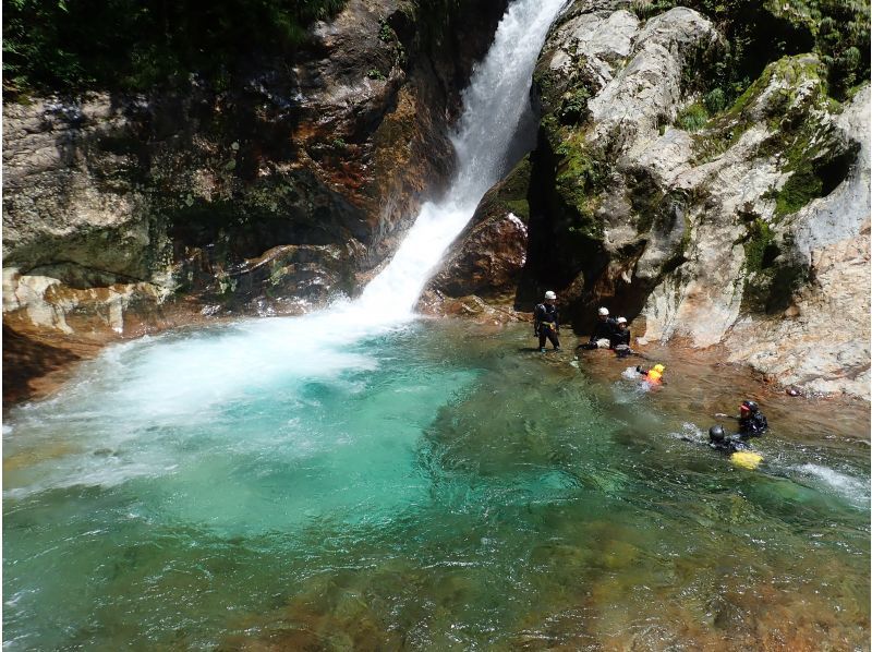 [Nara Canyoning] Head to the dwelling place of demons, one of Japan's most famous clear blue waters! Maeonigawaの紹介画像