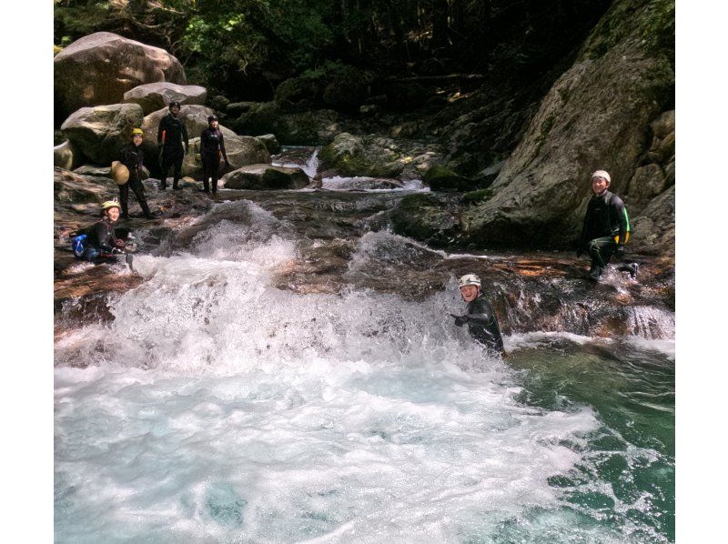 [Nara Canyoning] Head to the dwelling place of demons, one of Japan's most famous clear blue waters! Maeonigawaの紹介画像