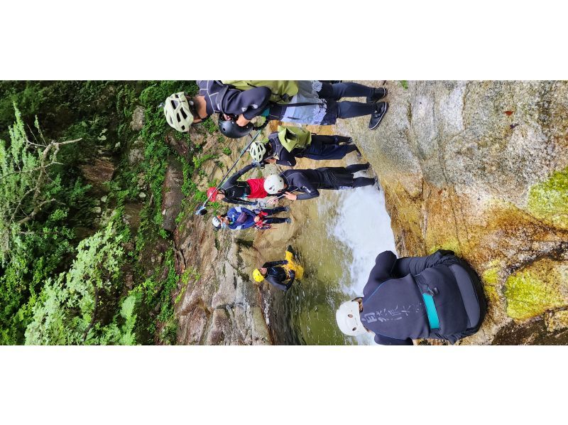 [Shiga・Shower Climbing] Authentic waterfall climbing! Climb while taking a shower! Yatsubuchi Fallsの紹介画像