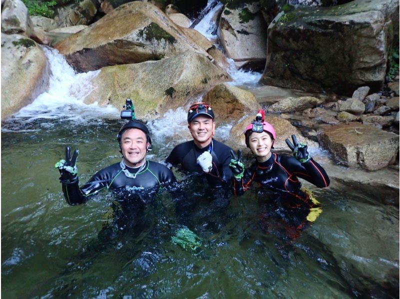 [Shiga・Shower Climbing] Authentic waterfall climbing! Climb while taking a shower! Yatsubuchi Fallsの紹介画像