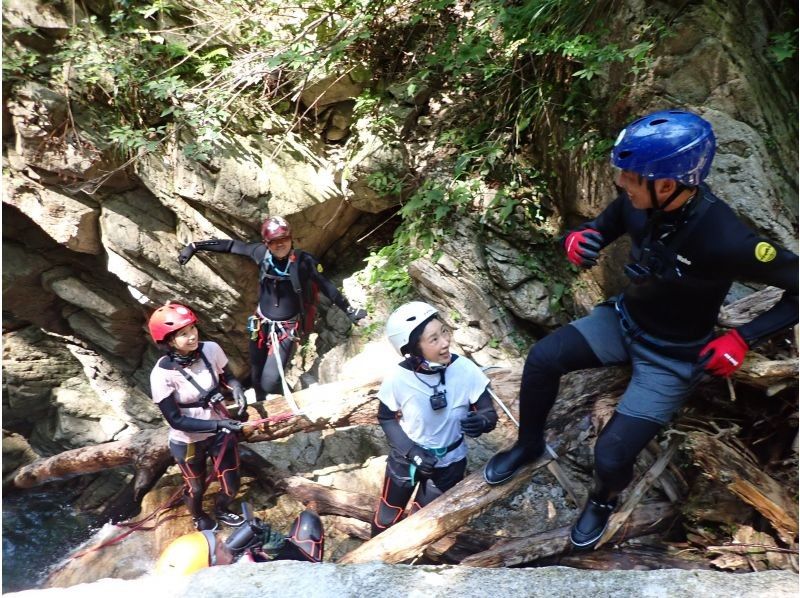 [Shiga・Shower Climbing] Authentic waterfall climbing! Climb while taking a shower! Yatsubuchi Fallsの紹介画像