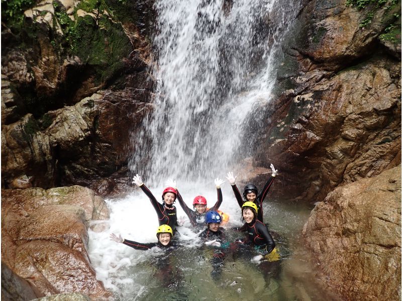 [Shiga・Shower Climbing] Authentic waterfall climbing! Climb while taking a shower! Yatsubuchi Fallsの紹介画像