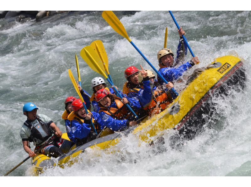 <Late April to June> [Minakami, Gunma] Lunch included! Thrilling 1-day Tone River rapids rafting course (^o^)丿の紹介画像
