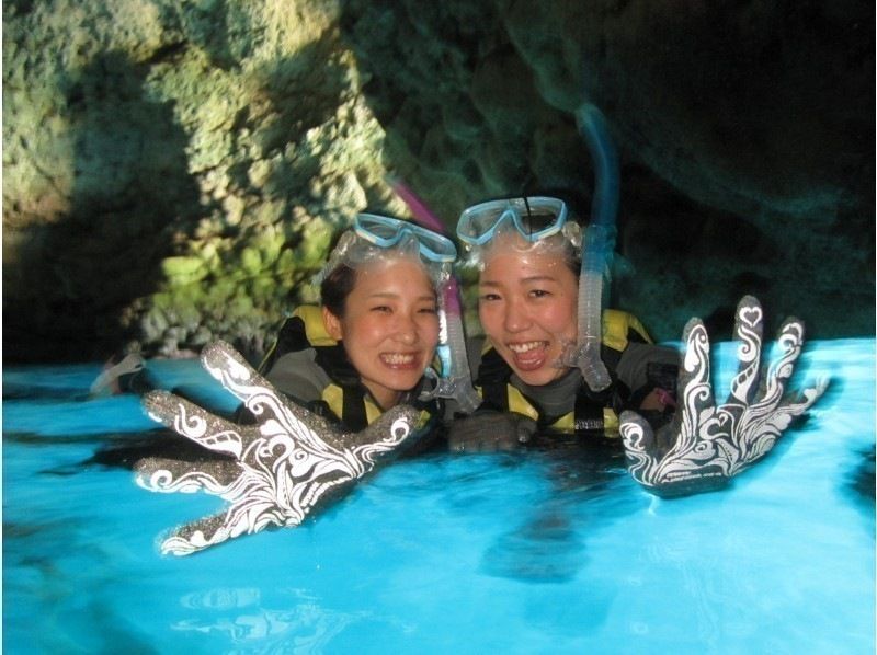 [Okinawa Blue Cave & Tropical Fish and Churaumi Snorkel] Safe and Secure Shop Meeting ◆ underwater movie & Photo Free Gift ◆の紹介画像