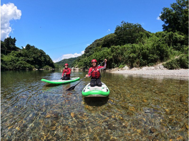 SALE! Our most popular item is a mini river SUP tour on the clear Yoshino River! Lessons included [Kochi] About 15 minutes from Otoyo ICの紹介画像