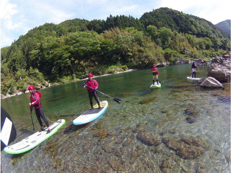 SALE! Our most popular item is a mini river SUP tour on the clear Yoshino River! Lessons included [Kochi] About 15 minutes from Otoyo ICの紹介画像