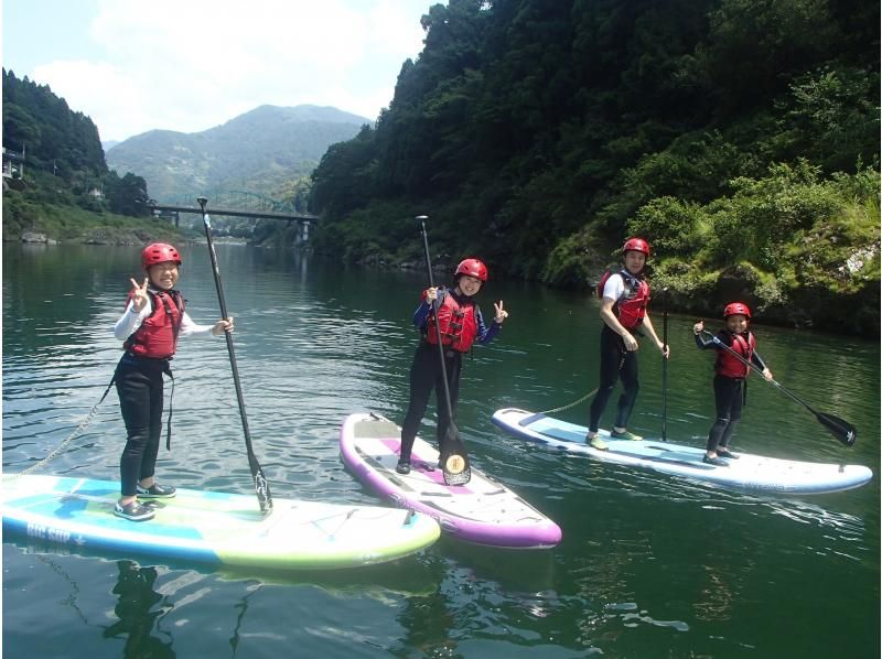 SALE! Our most popular item is a mini river SUP tour on the clear Yoshino River! Lessons included [Kochi] About 15 minutes from Otoyo ICの紹介画像