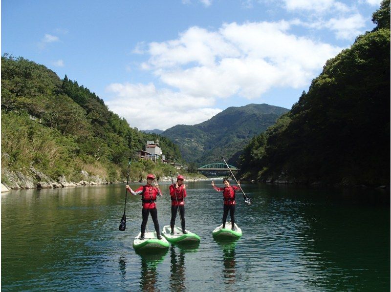 SALE! Our most popular item is a mini river SUP tour on the clear Yoshino River! Lessons included [Kochi] About 15 minutes from Otoyo ICの紹介画像