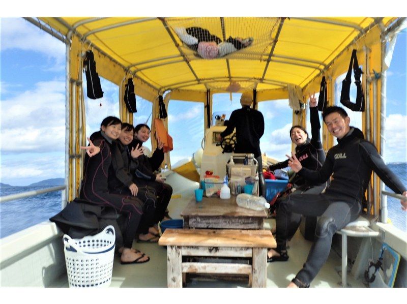 [From Ishigaki Island-Taketomi Island Dissolution] Reliable small group system! Longed-for uninhabited island & Churaumi snorkeling! (Half-day course)の紹介画像
