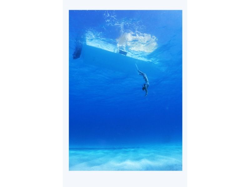 Enjoy your summer vacation to the fullest! [Departing from Ishigaki Island - Disbanding at Taketomi Island] Small group size for peace of mind! Skin diving on the uninhabited island and beautiful ocean you've always dreamed of! (Half-day course)の紹介画像