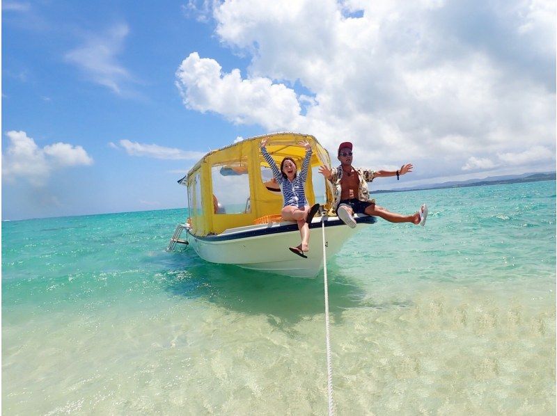 Enjoy your summer vacation to the fullest! [Departing from Ishigaki Island - Disbanding at Taketomi Island] Small group size for peace of mind! Skin diving on the uninhabited island and beautiful ocean you've always dreamed of! (Half-day course)の紹介画像