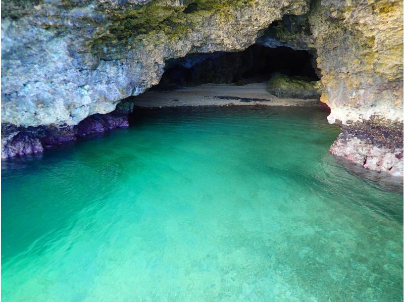 [Okinawa ・ Ishigaki island]Snorkeling Enjoy the sand beach and waterfall of the blue cave and the star half-day Course (approximately 3 hours)の紹介画像
