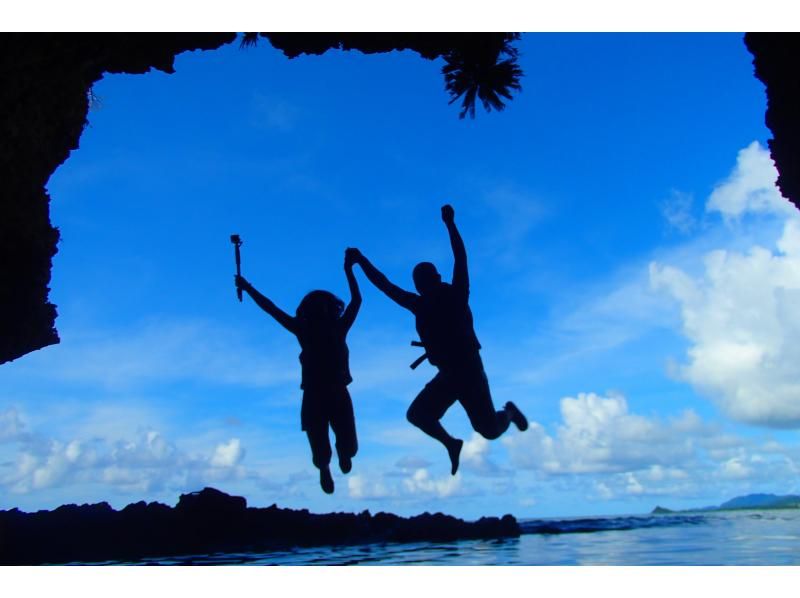 [沖縄-石垣島]浮潛享受沙灘，藍洞，明星的瀑布遊戲的半天套餐（約3小時）の紹介画像