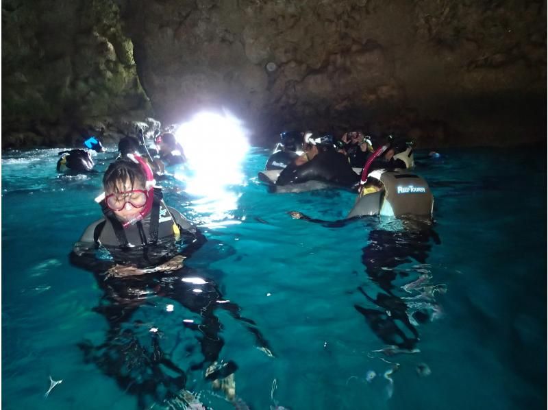 【沖縄・青の洞窟】ポイントまで約10分！らくらくボートで行く！青の洞窟＆可愛いお魚と体験ダイビング！の紹介画像
