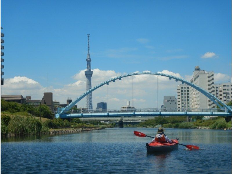 Experience kayaking in Tokyo! Skytree Kayak Tour ♪ Women can participate alone without worry! A guide will support you.の紹介画像