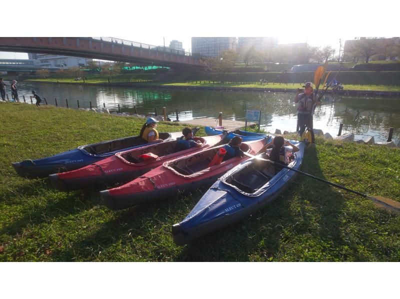 An extraordinary experience in an urban oasis! Cherry blossom viewing and the beautiful view of the Skytree! Skytree Kayak Tour Enjoy a private experience with a small group.の紹介画像