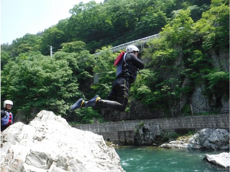 ✅【群馬/みなかみ/半日ラフティング3時間】水しぶきを浴びる喜び、共に乗り越える挑戦。冒険の舵を取れ！★学割ありの紹介画像