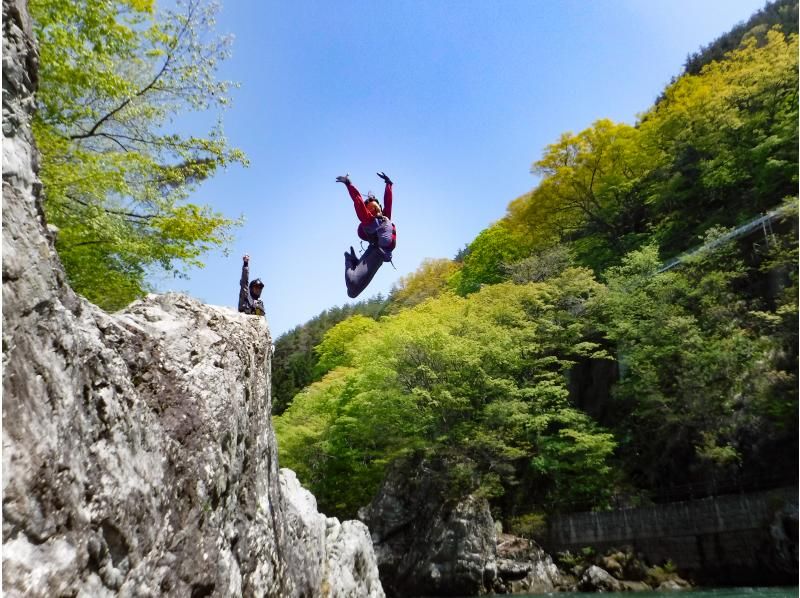 ✅【群馬/みなかみ/半日ラフティング3時間】水しぶきを浴びる喜び、共に乗り越える挑戦。冒険の舵を取れ！★学割ありの紹介画像