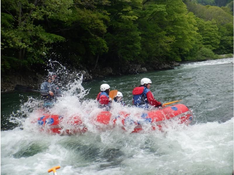 ✅【群馬/みなかみ/半日ラフティング3時間】水しぶきを浴びる喜び、共に乗り越える挑戦。冒険の舵を取れ！★学割ありの紹介画像