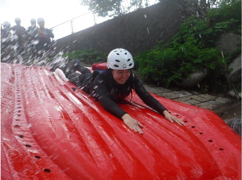 ✅【群馬/みなかみ/半日ラフティング3時間】水しぶきを浴びる喜び、共に乗り越える挑戦。冒険の舵を取れ！★学割ありの紹介画像