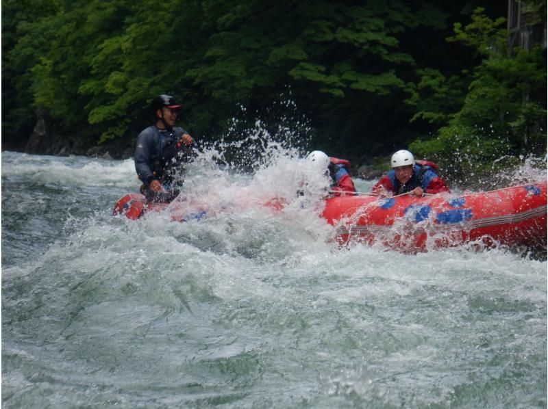 ✅【群馬/みなかみ/半日ラフティング3時間】水しぶきを浴びる喜び、共に乗り越える挑戦。冒険の舵を取れ！★学割ありの紹介画像