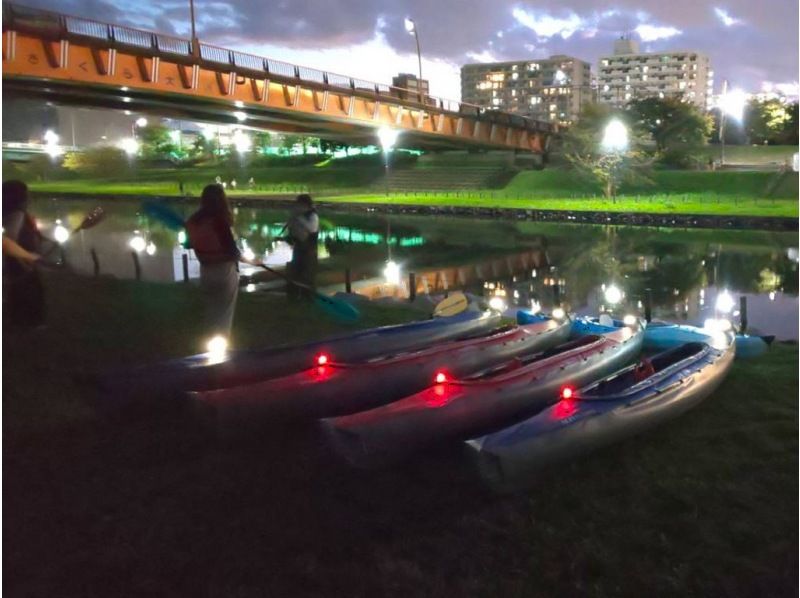 【東京 カヤック】暑さを避けて、夜の涼しさでリフレッシュ。　東京ナイトカヤックツアー　♪平日1名様でも楽しめるナイトカヤックの紹介画像