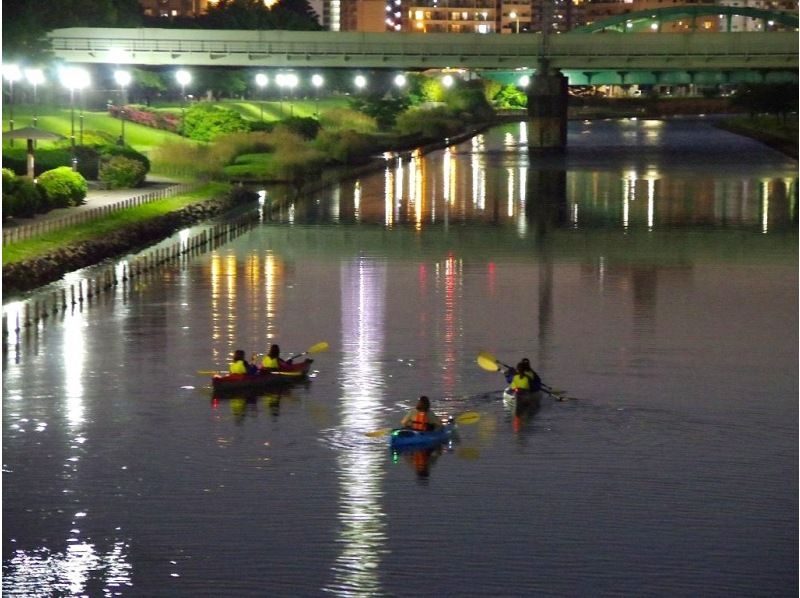 一起去看晴空塔的夜景吧！推荐给朋友、女性和家庭成员们一同参与！东京晴空塔皮划艇（独木舟）夜景游の紹介画像