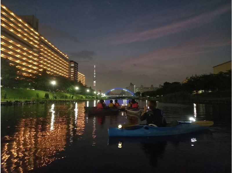 【東京 カヤック】スカイツリーの絶景！　　東京ナイトカヤックツアー　　♪平日1名様から大歓迎！　ソロ活女子にもおすすめです。の紹介画像