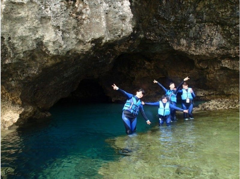 [오키나와·이시가키지마] 푸른 동굴카약+스노클링[반나절 · 2 명부터】の紹介画像
