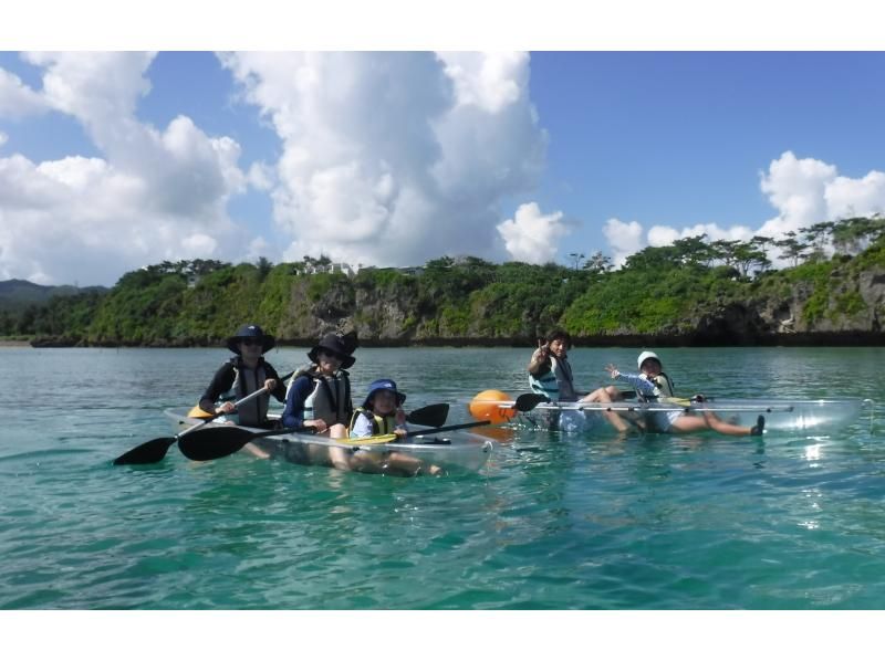 【沖縄 恩納村】無人島上陸あり♪沖縄の海の透明度を楽しむ！スケルトンカヤック体験の紹介画像