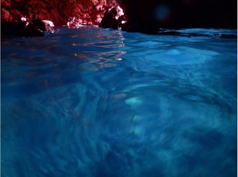 [ 오키나와 · 온 나손] 푸른 동굴 스노클링 및 섬 짚신 만들기 체험 세트 코스の紹介画像