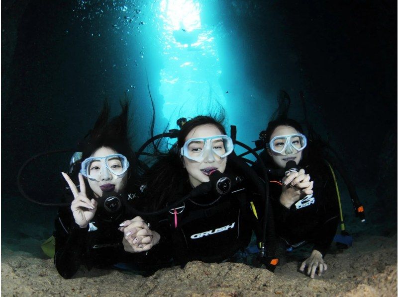 [Okinawa Blue Cave] Experience diving by boat! 8 free benefits includedの紹介画像