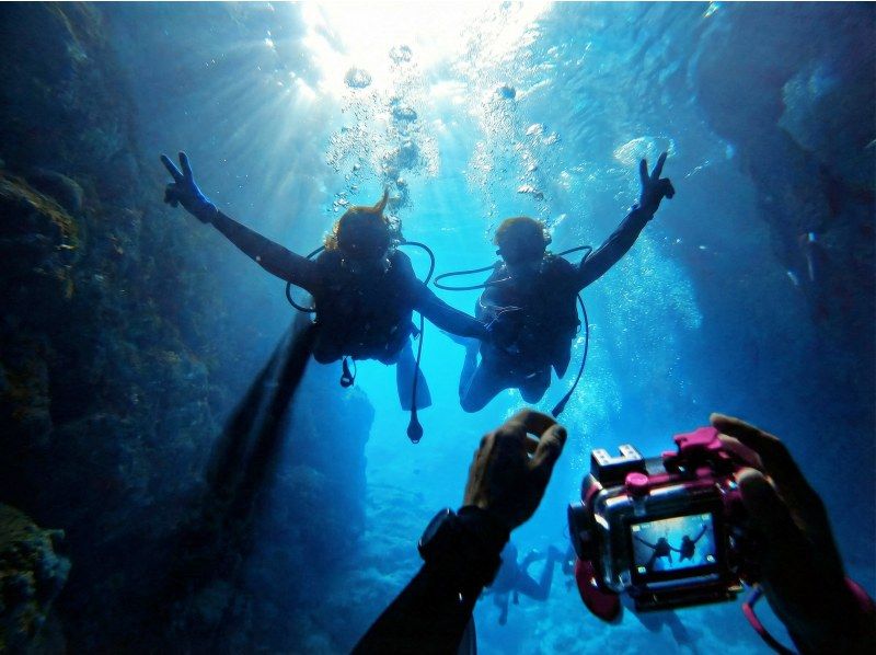 【沖縄県恩納村】青の洞窟へ行く体験ダイビングボートツアー！Gopro無料レンタル付＆豪華8大無料特典付の紹介画像