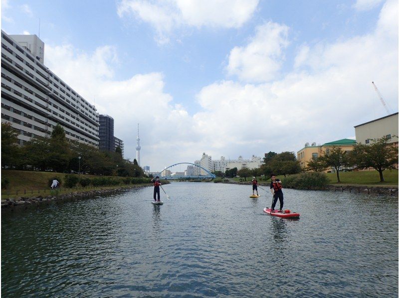 Spectacular views of the Skytree! Tokyo SUP tour ♪ Women participating alone are also welcome.の紹介画像