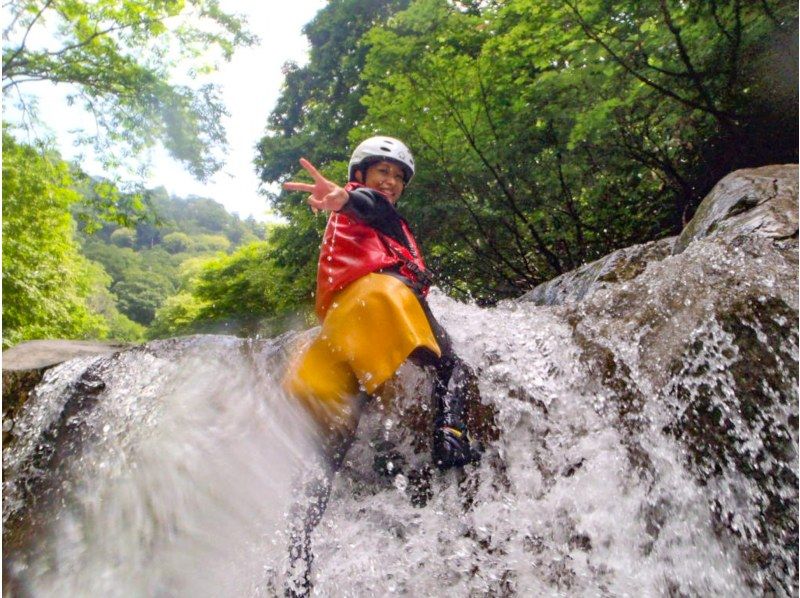 SALE! [Gunma/Minakami/Half-day canyoning 3 hours/Tour photos are free!] An invitation to a spectacular river trekking trip that tickles your sense of adventure ★ Student discount availableの紹介画像