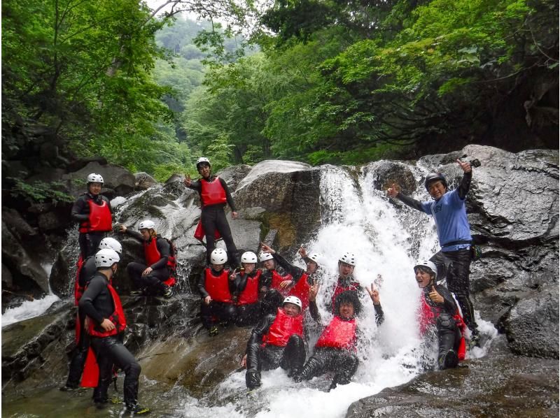 SALE! [Gunma/Minakami/Half-day canyoning 3 hours/Tour photos are free!] An invitation to a spectacular river trekking trip that tickles your sense of adventure ★ Student discount availableの紹介画像